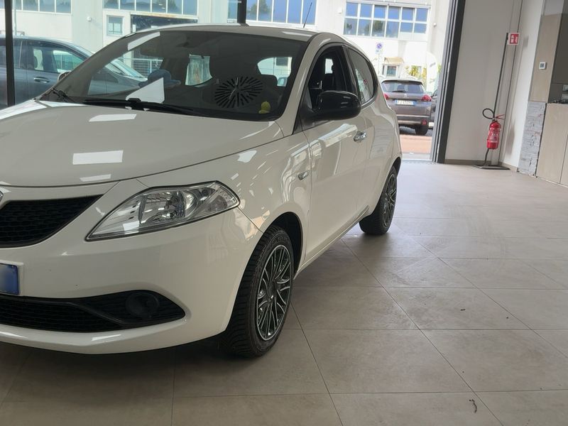 Lancia Ypsilon 1.2 Gold 2019 – снимка 2