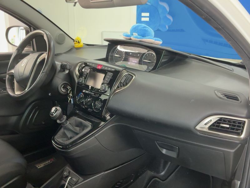 Lancia Ypsilon 1.2 Gold 2019 – снимка 17