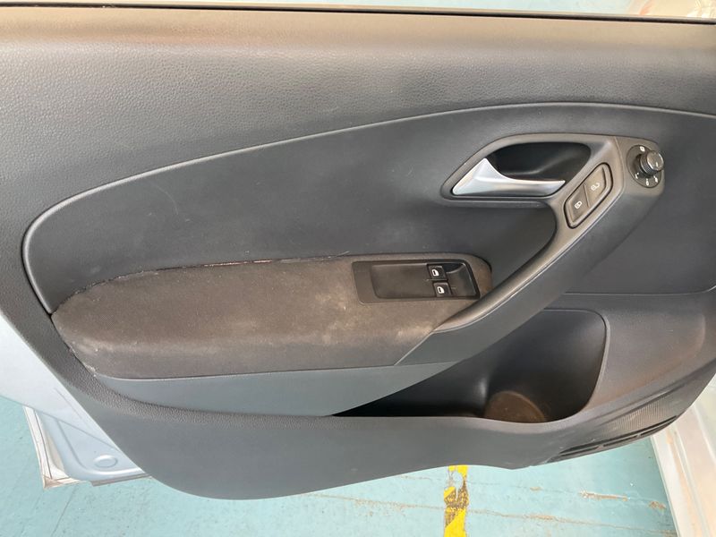 Volkswagen Polo 1.0 Edition BlueMotion Tech 2014 – снимка 25