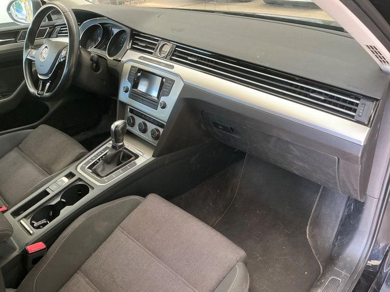 Volkswagen Passat 2.0 TDI Comfortline 4Motion BlueMotion Tech 2015 – снимка 27