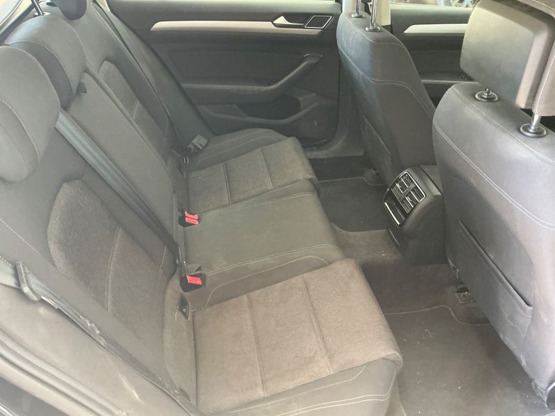 Volkswagen Passat 2.0 TDI Comfortline 4Motion BlueMotion Tech 2015 – снимка 31