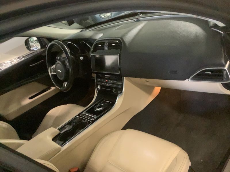 Jaguar XE 20d E-Performance Prestige 2018 – снимка 18