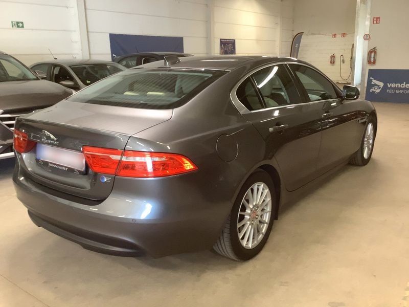 Jaguar XE 20d E-Performance Prestige 2018 – снимка 8