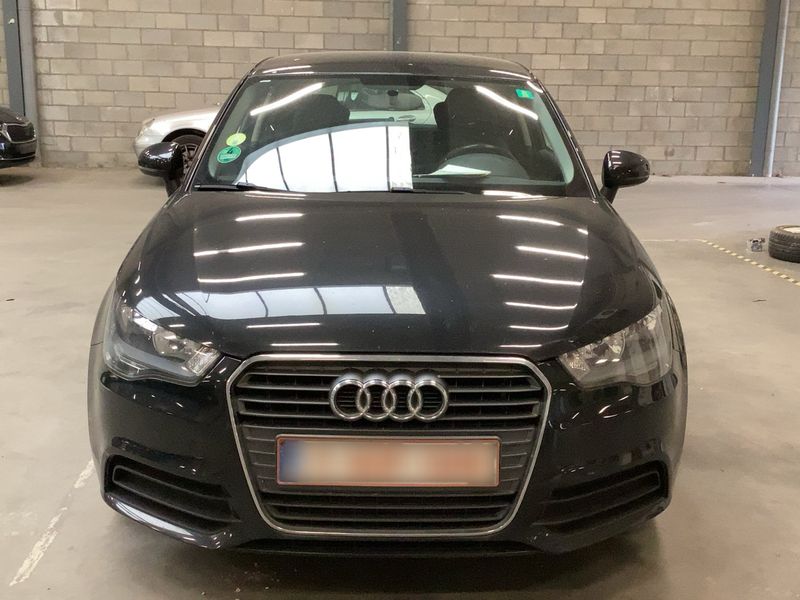 Audi A1 1.6 TDI Attraction 2010 – снимка 14