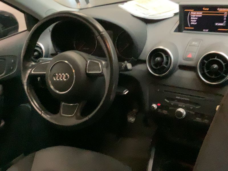 Audi A1 1.6 TDI Attraction 2010 – снимка 18