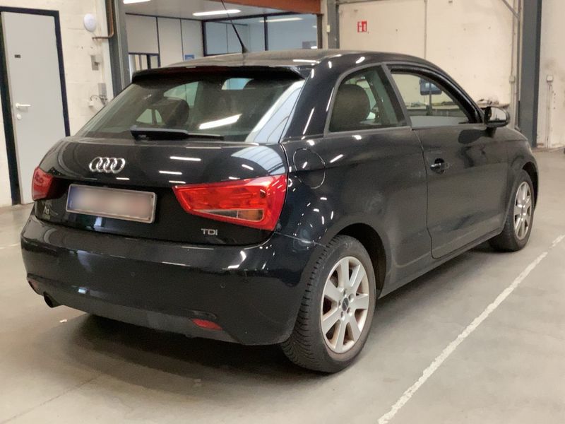 Audi A1 1.6 TDI Attraction 2010 – снимка 8