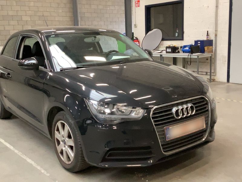 Audi A1 1.6 TDI Attraction 2010 – снимка 12