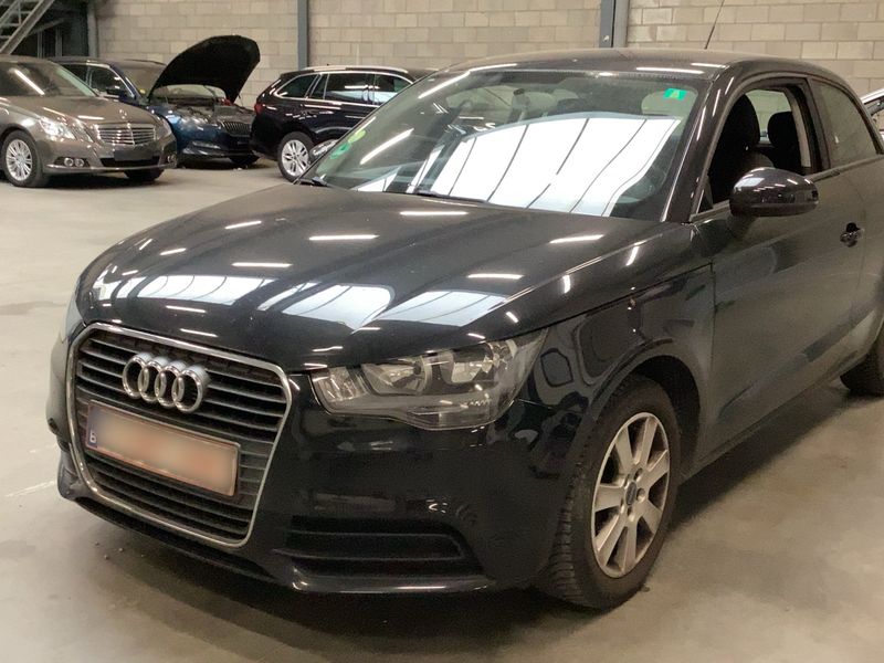 Audi A1 1.6 TDI Attraction 2010 – снимка 2
