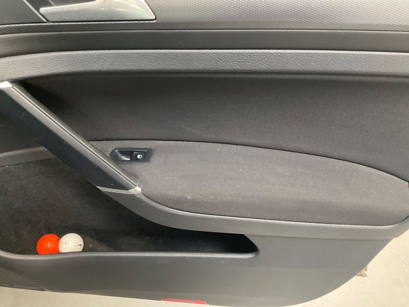 Volkswagen Golf VII 1.2 TSI Lounge BlueMotion Tech 2015 – снимка 31