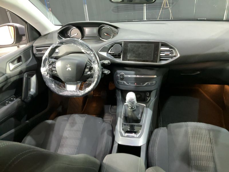 Peugeot 308 1.6 Blue-HDi Allure 2016 – снимка 18