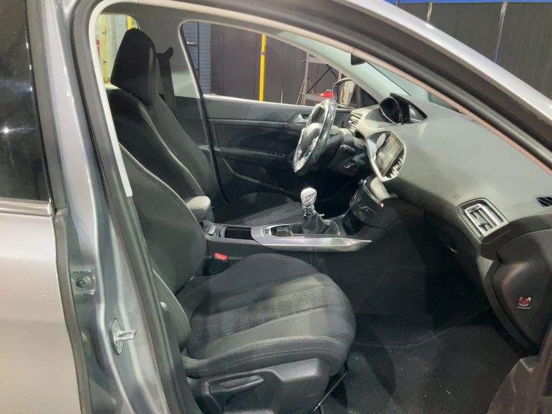 Peugeot 308 1.6 Blue-HDi Allure 2016 – снимка 17