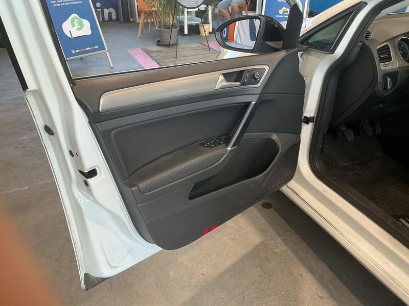 Volkswagen Golf VII 2.0 TDI Comfortline BlueMotion Tech 2015 – снимка 35