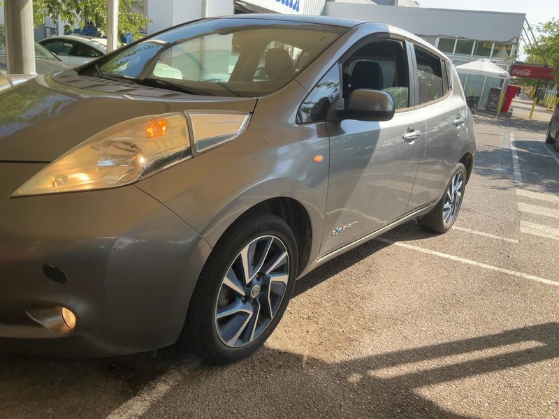 Nissan Leaf electric drive 80 kW Basis 2015 – снимка 2