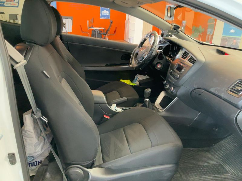 Kia pro_cee'd 1.4 Titan 2015 – снимка 17