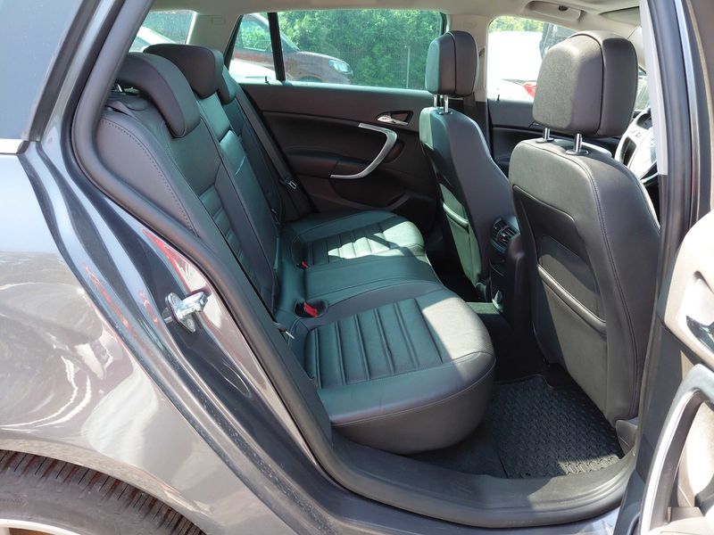 Opel Insignia Sports Tourer 2.0 Turbo Innovation 4x4 2012 – снимка 14