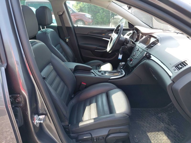 Opel Insignia Sports Tourer 2.0 Turbo Innovation 4x4 2012 – снимка 10