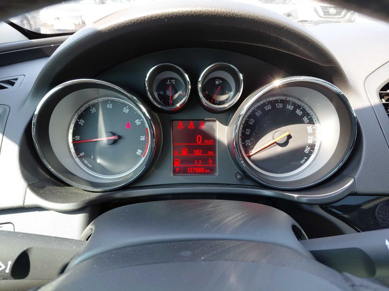 Opel Insignia Sports Tourer 2.0 Turbo Innovation 4x4 2012 – снимка 12