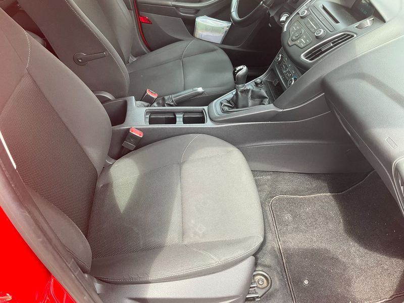 Ford Focus 1.0 EcoBoost Business 2015 – снимка 16