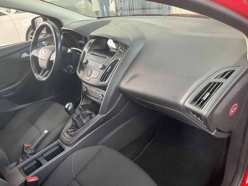 Ford Focus 1.0 EcoBoost Business 2015 – снимка 29