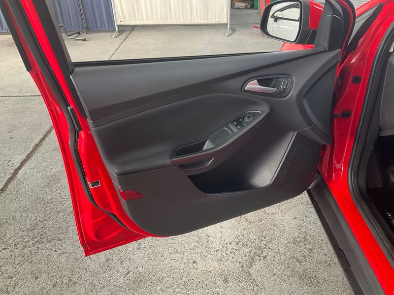 Ford Focus 1.0 EcoBoost Business 2015 – снимка 28