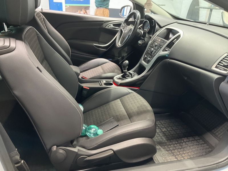 Opel Astra GTC 1.4 Turbo Innovation 2012 – снимка 3