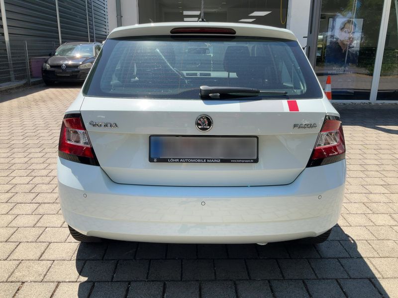 Skoda Fabia 1.0 MPI Red & Grey 2016 – снимка 7