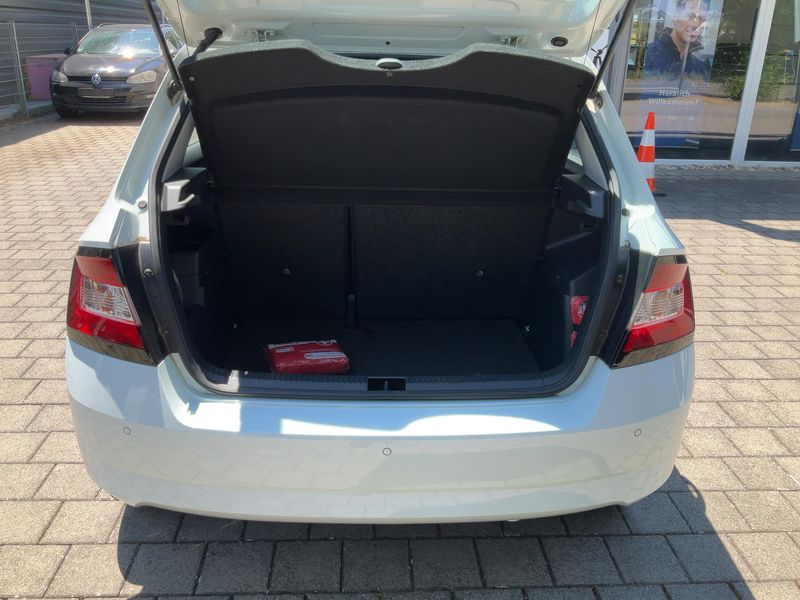 Skoda Fabia 1.0 MPI Red & Grey 2016 – снимка 15