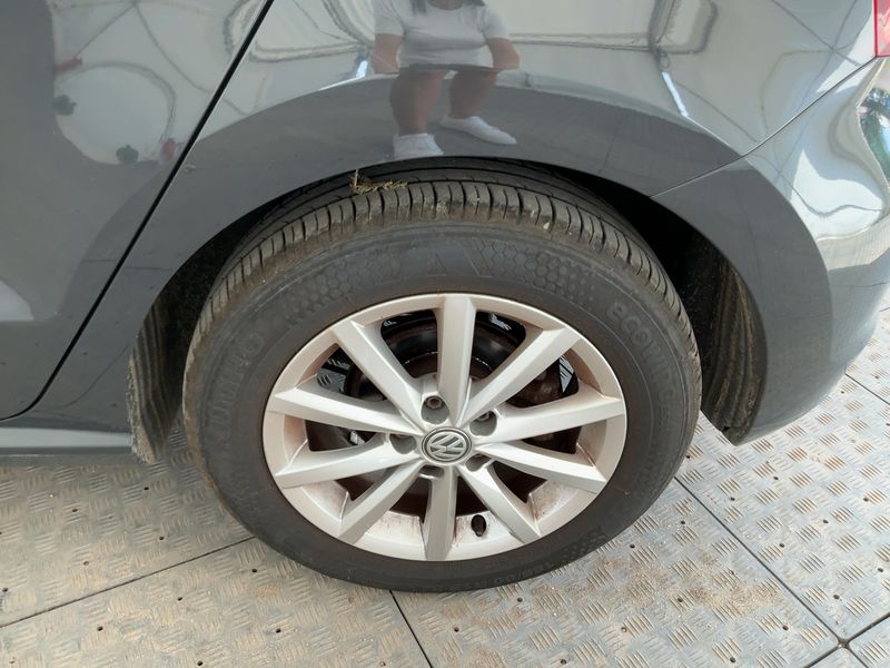 Volkswagen Polo 1.4 TDI Lounge BlueMotion Tech 2015 – снимка 5