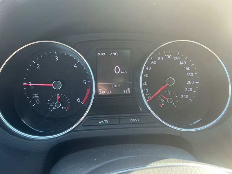 Volkswagen Polo 1.4 TDI Lounge BlueMotion Tech 2015 – снимка 19