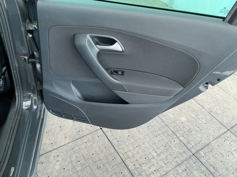 Volkswagen Polo 1.4 TDI Lounge BlueMotion Tech 2015 – снимка на щета 47