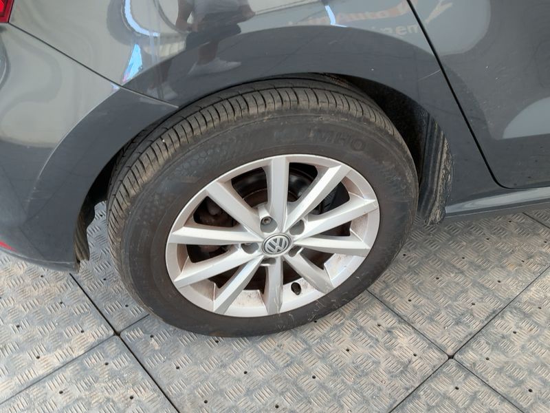 Volkswagen Polo 1.4 TDI Lounge BlueMotion Tech 2015 – снимка 9
