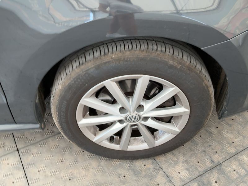 Volkswagen Polo 1.4 TDI Lounge BlueMotion Tech 2015 – снимка 11
