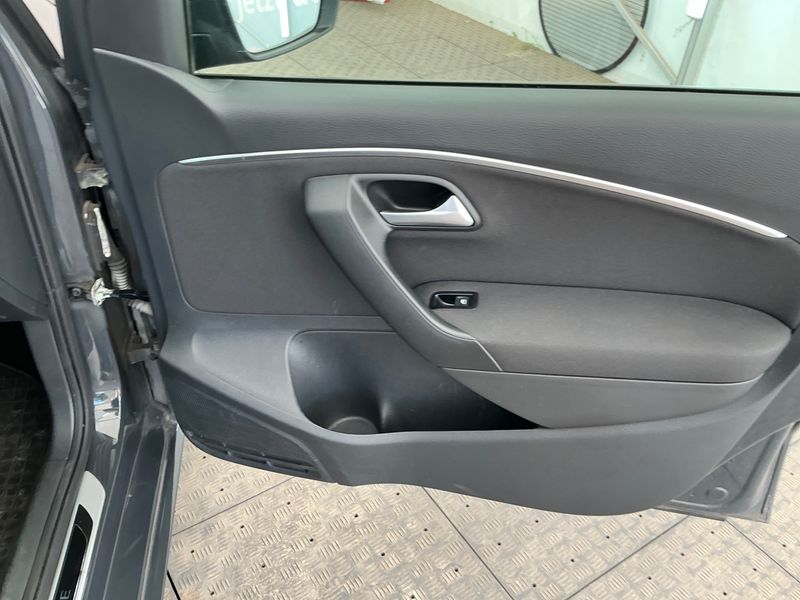 Volkswagen Polo 1.4 TDI Lounge BlueMotion Tech 2015 – снимка на щета 45