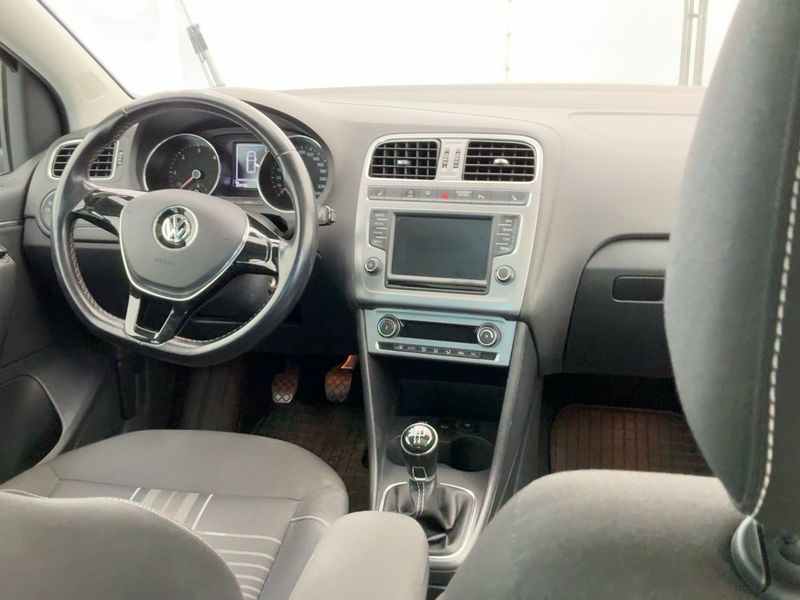 Volkswagen Polo 1.4 TDI Lounge BlueMotion Tech 2015 – снимка 18