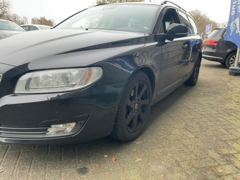 Volvo V70 2.0 D4 Black Edition 2014 – снимка 2