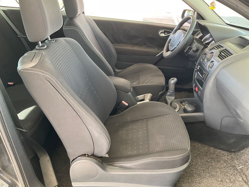 Renault Megane 1.5 dCi Authentique Confort 2005 – снимка 3