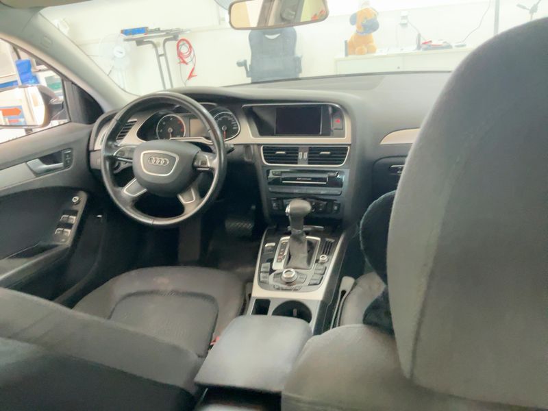 Audi A4 2.0 TDI Attraction 2013 – снимка 12