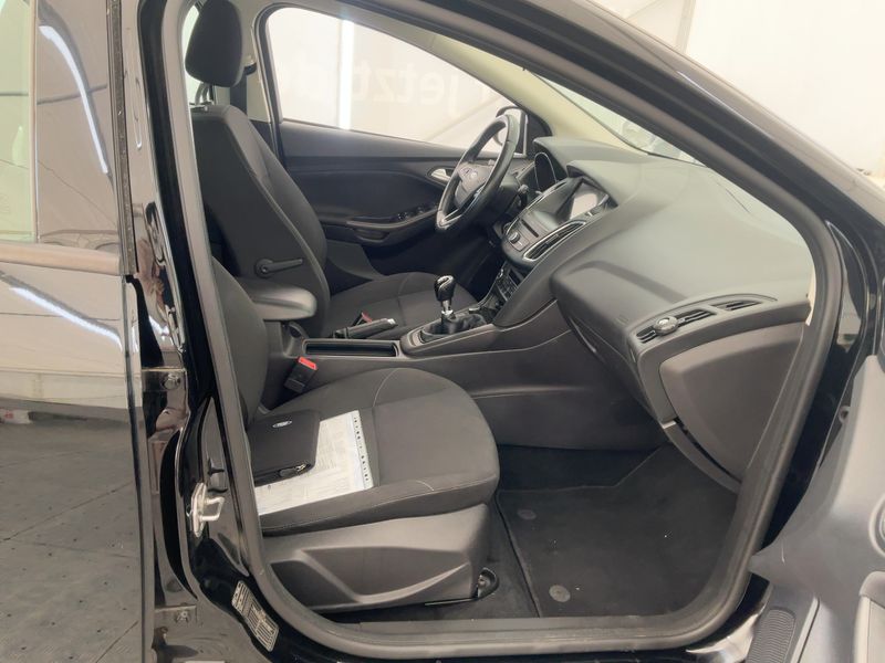 Ford Focus 1.5 TDCi Business 2017 – снимка 16