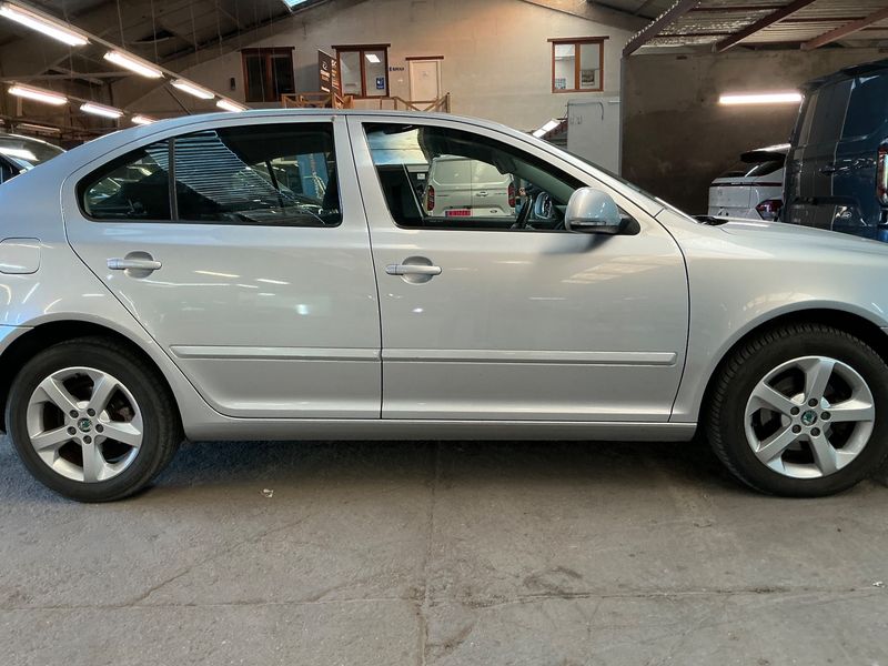 Skoda Octavia 1.6 TDI Ambition 2012 – снимка 10