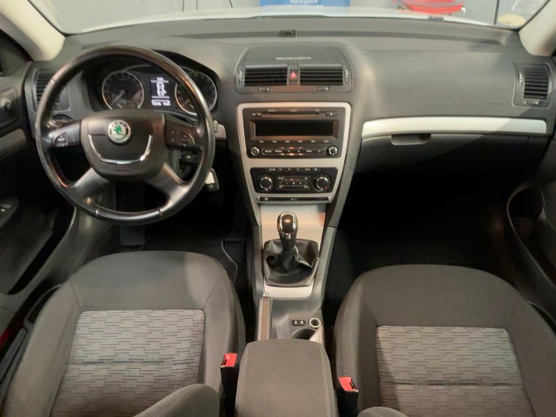 Skoda Octavia 1.6 TDI Ambition 2012 – снимка 17