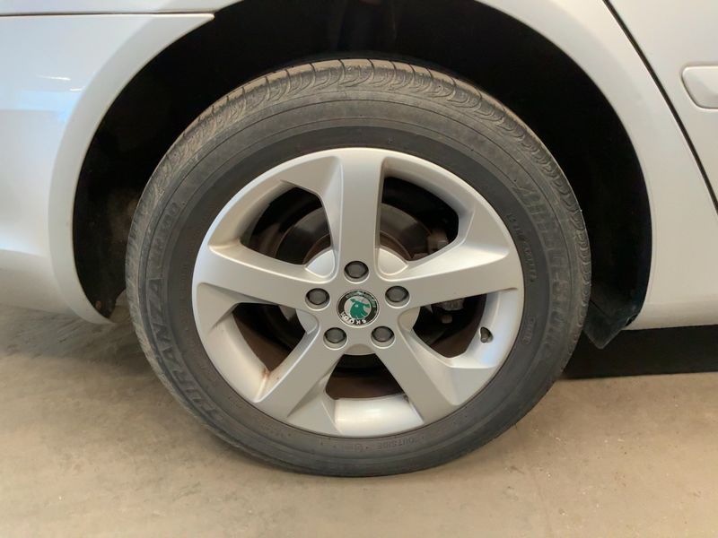 Skoda Octavia 1.6 TDI Ambition 2012 – снимка 9