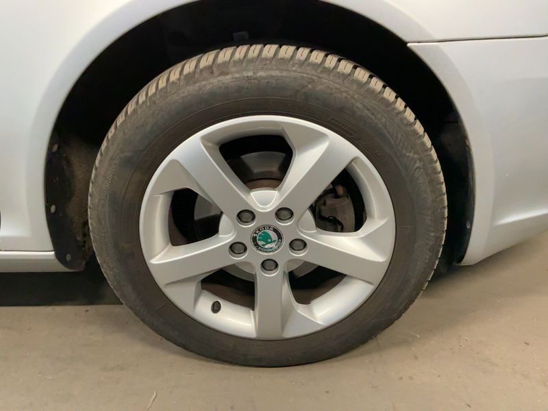 Skoda Octavia 1.6 TDI Ambition 2012 – снимка 11