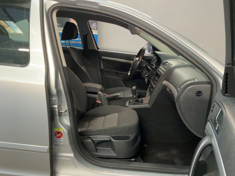 Skoda Octavia 1.6 TDI Ambition 2012 – снимка 16