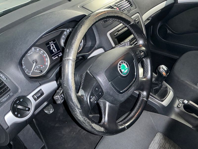 Skoda Octavia 1.6 TDI Ambition 2012 – снимка 28