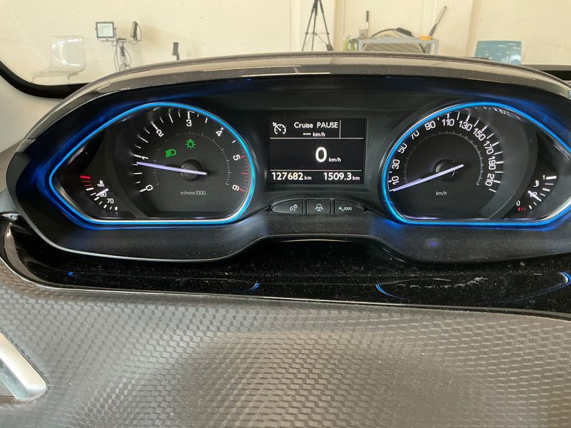 Peugeot 2008 1.6 Blue-HDi Allure 2016 – снимка 18