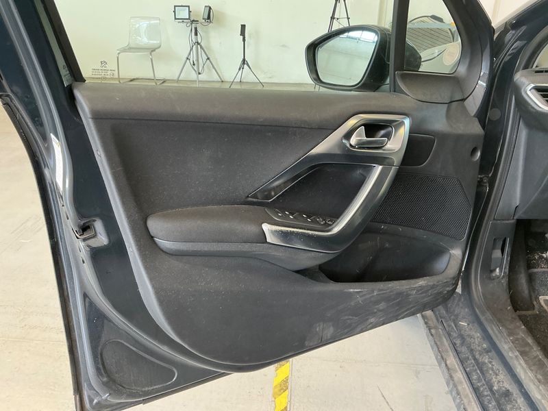 Peugeot 2008 1.6 Blue-HDi Allure 2016 – снимка 26