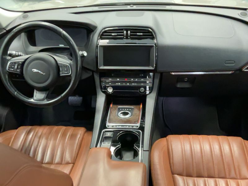 Jaguar F-Pace 30d Portfolio AWD 2016 – снимка 17