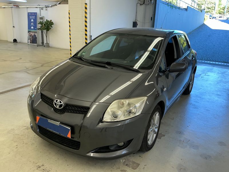Toyota Auris 1.3 Life 2010 – снимка 1