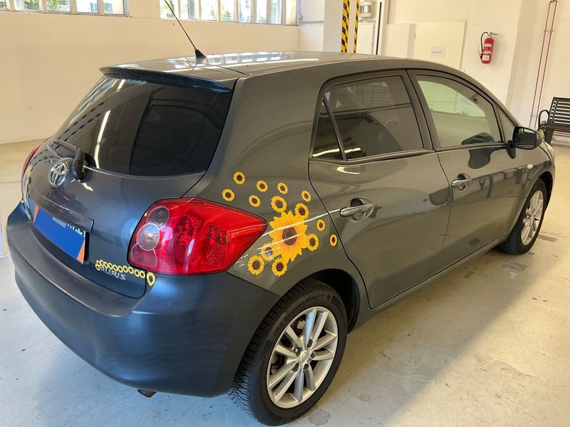 Toyota Auris 1.3 Life 2010 – снимка 2