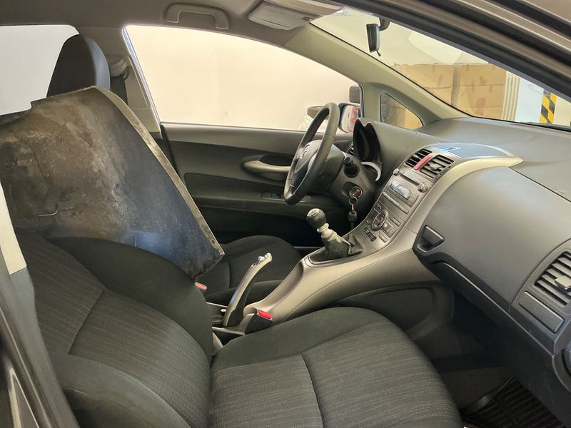 Toyota Auris 1.3 Life 2010 – снимка 3
